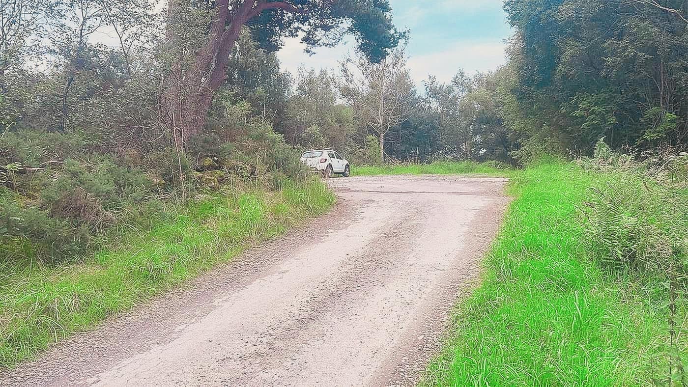The dirt track running back down towards the main road